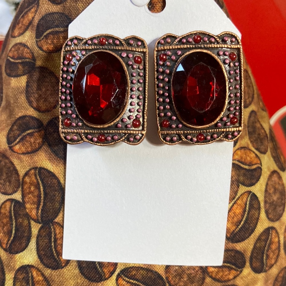 🎄Antiquated rose gold with ruby Clip earrings